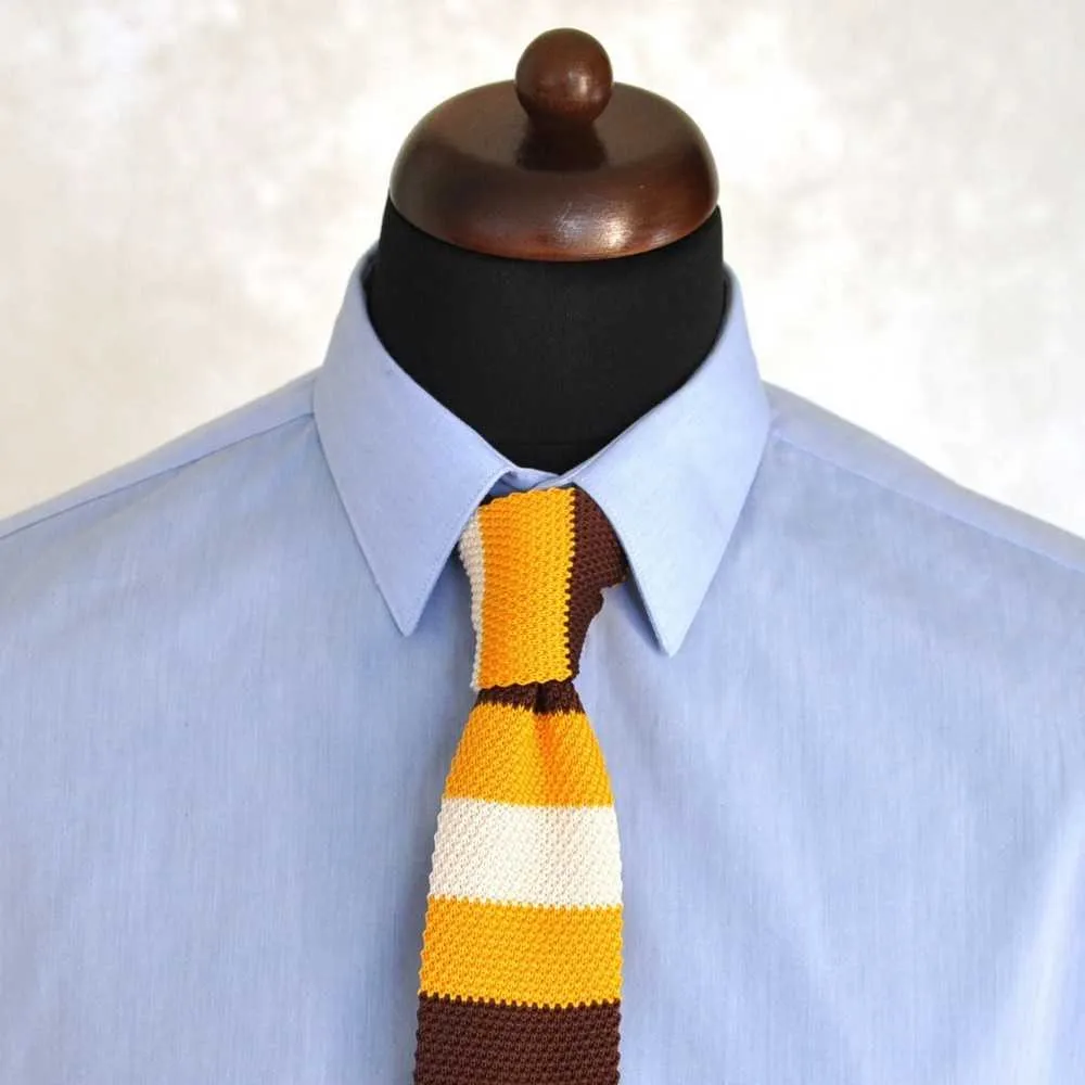 CRAVATE TRICOT MARRON, JAUNE ET BEIGE. BOUT CARRÉ. – Image 4